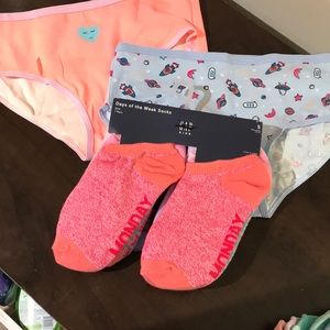 New! 6/6x Girls underwear and Small size Gap socks